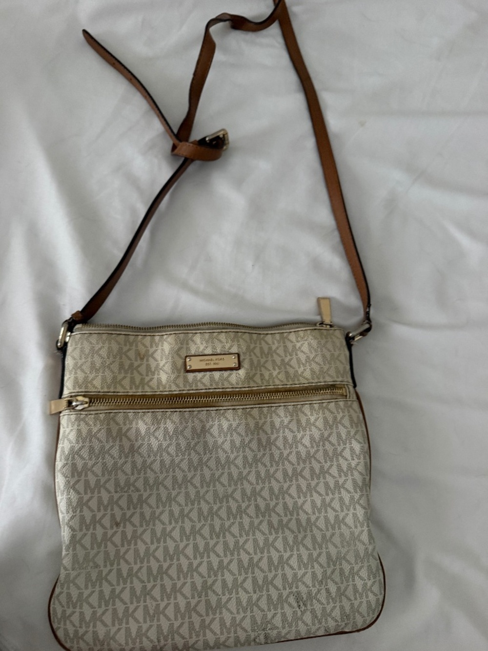 Michael Kors Signature MK Logo Flat Crossbody Bag – Vanilla/Cream